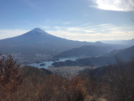 【画像】石和温泉忘年山行　御坂黒岳から富士山の展望を味わう